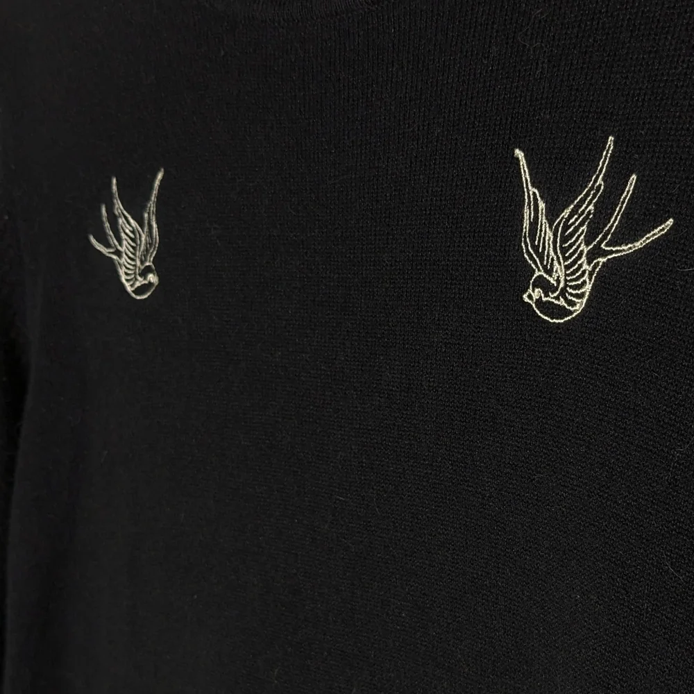 Rock Steady Cropped Crew Sweater with Cream Swallow Tail Motifs - Picture 2 of 8